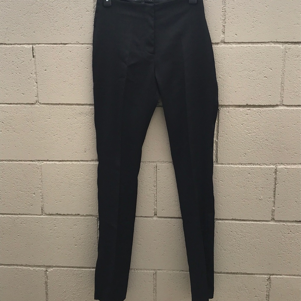 Parallel fitted slacks w/zippers on the bottom leg